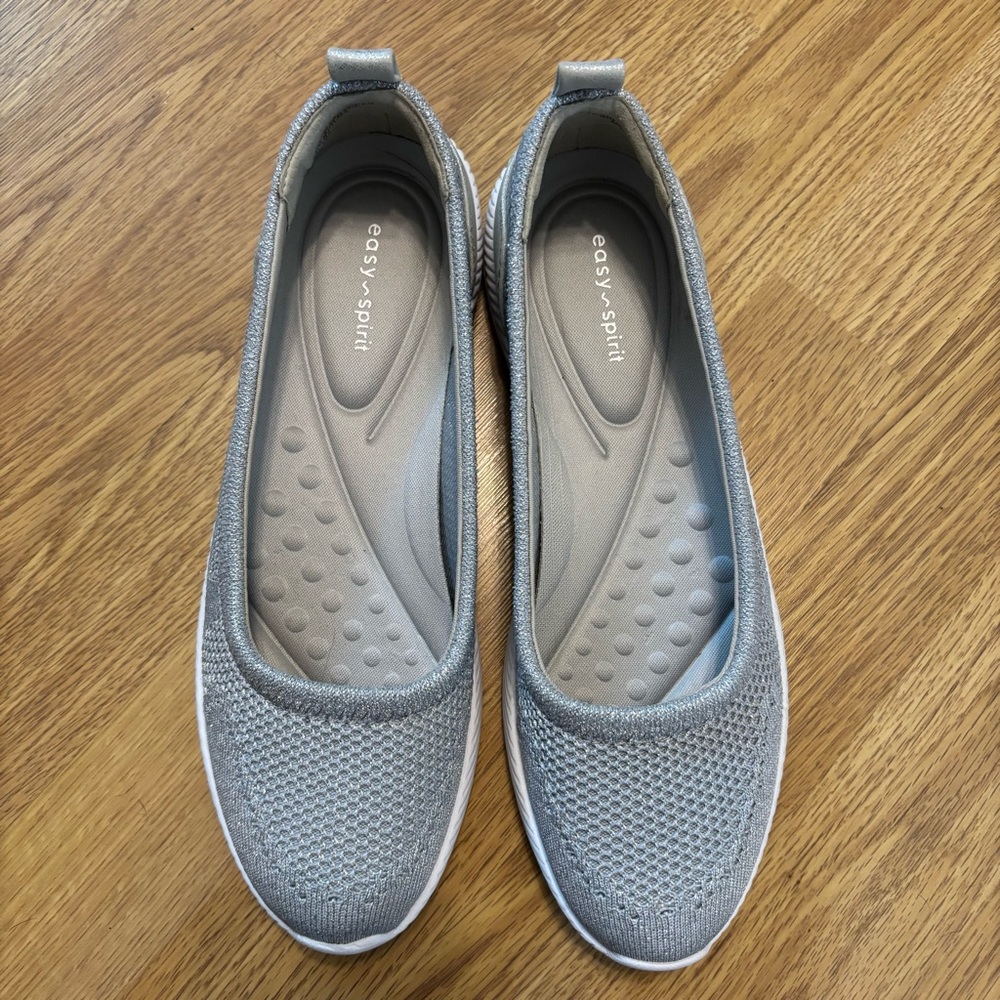 Comfy women shoes Easy Spirit size 9.5 gray flat heal round toe slip on walking